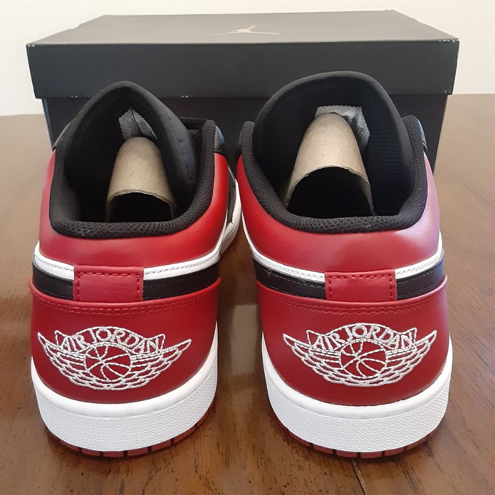 SIZE 8M / 9.5W - Nike Air Jordan 1 Low Bred Toe - 553558-612 - AUTHENTIC NEW!! - Picture 5 of 6